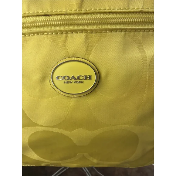 Vintage 90’s Coach Signature Logo Yellow
Nylon Colorblock Crossbody Bag F77408 - Picture 5 of 15